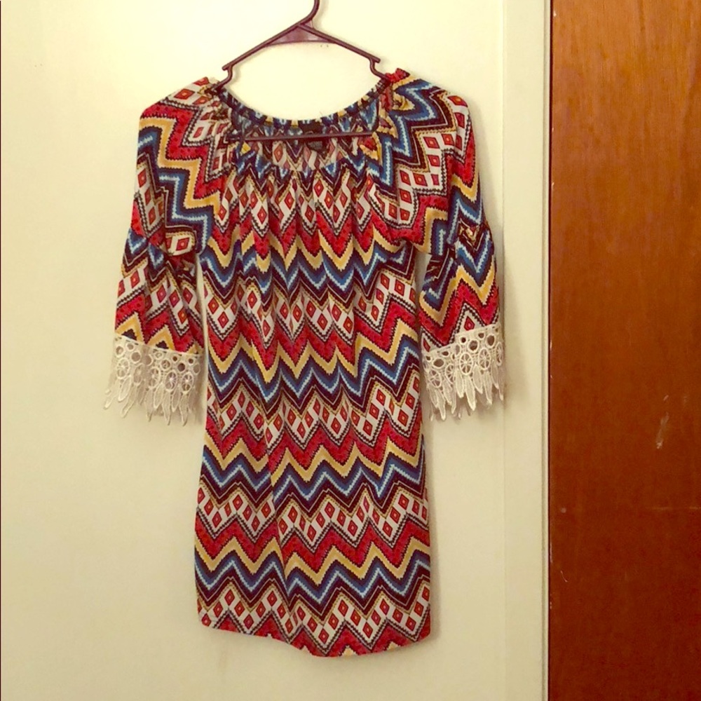 Multi color tunic with Lacey sleeves